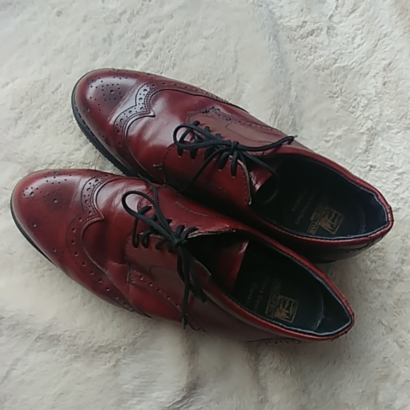 NWOT Prospector wingtip dress shoes size 9